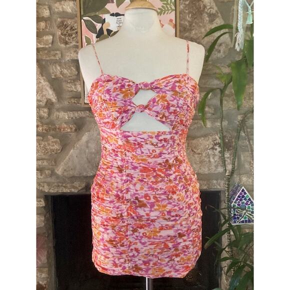 Olivaceous Ruched Mini Dress – Size Small - Picture 3 of 8